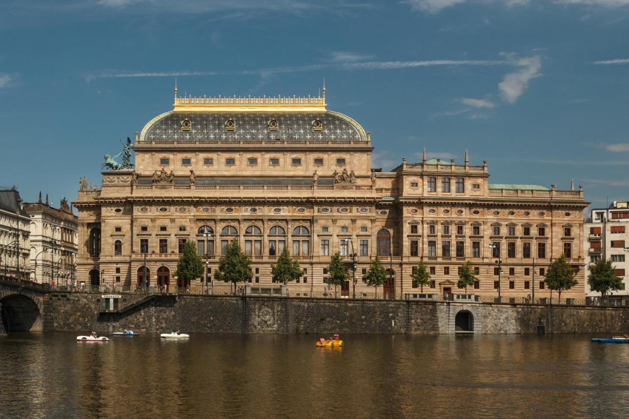 Apartment Vltava Praag Buitenkant foto