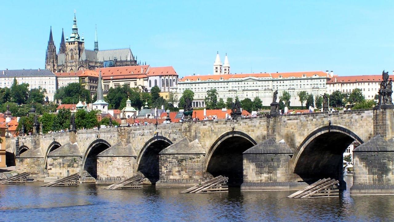 Apartment Vltava Praag Buitenkant foto