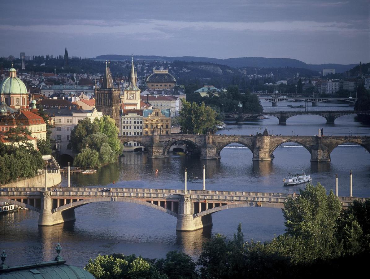 Apartment Vltava Praag Buitenkant foto