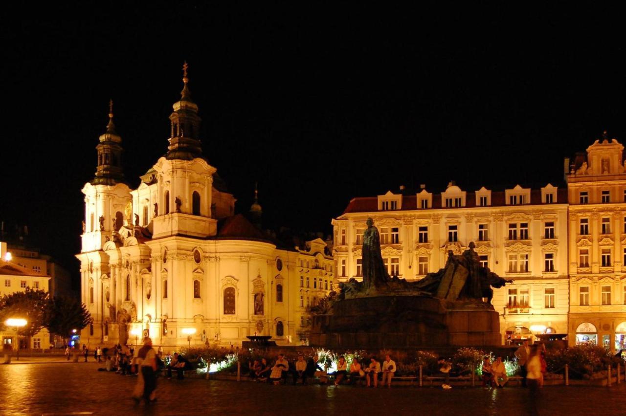 Apartment Vltava Praag Buitenkant foto