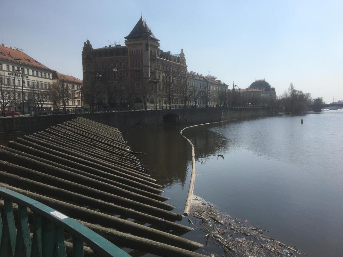 Apartment Vltava Praag Buitenkant foto