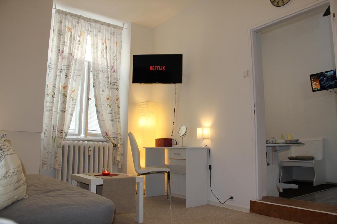 Apartment Vltava Praag Buitenkant foto