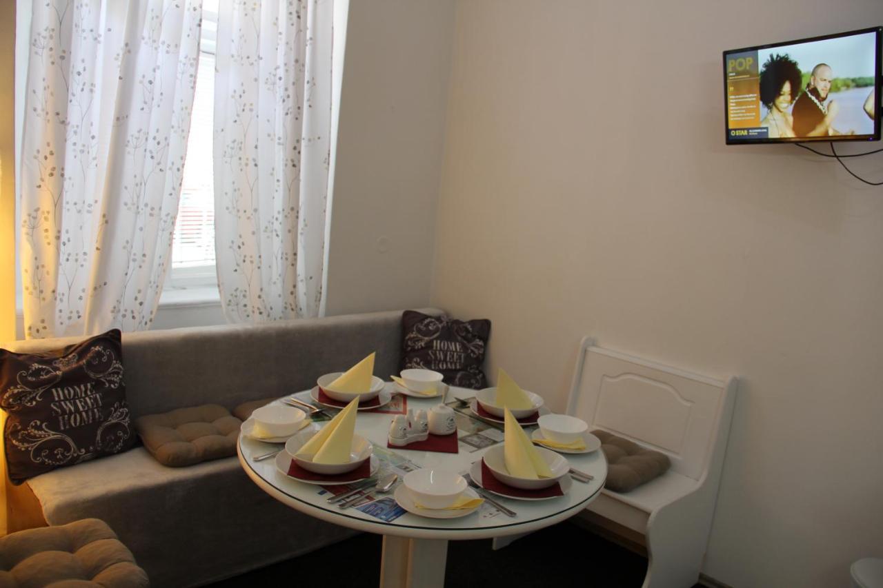 Apartment Vltava Praag Buitenkant foto