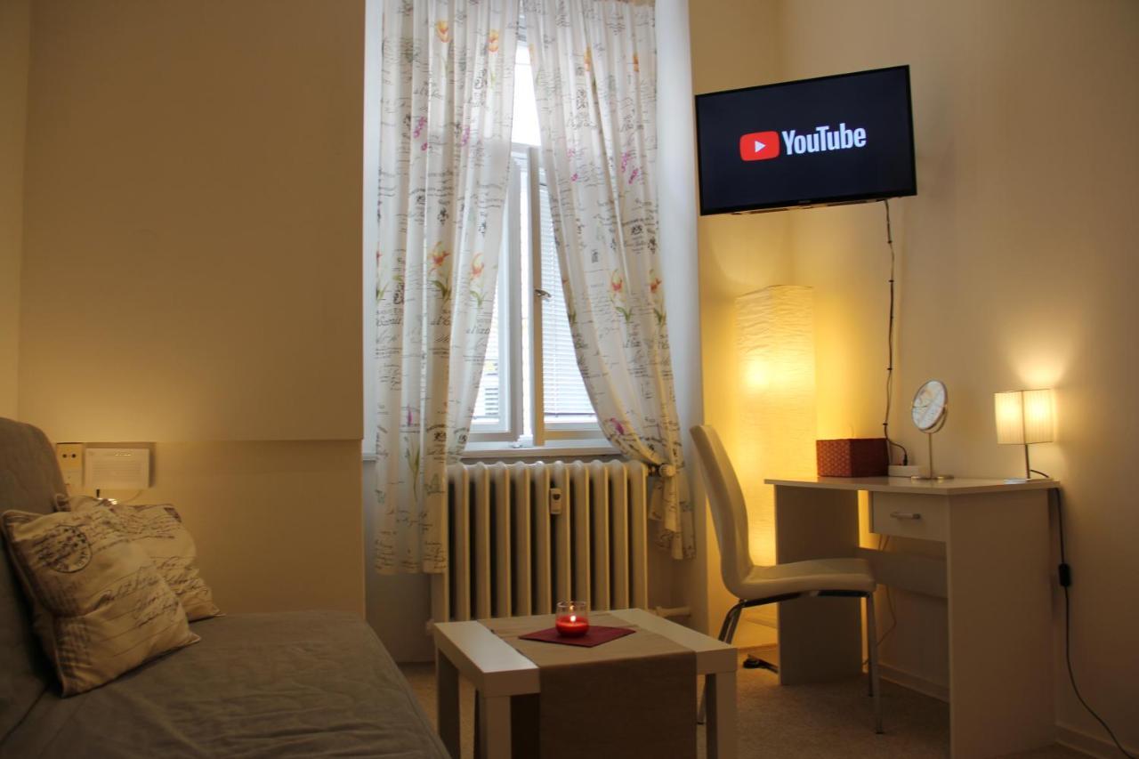 Apartment Vltava Praag Buitenkant foto