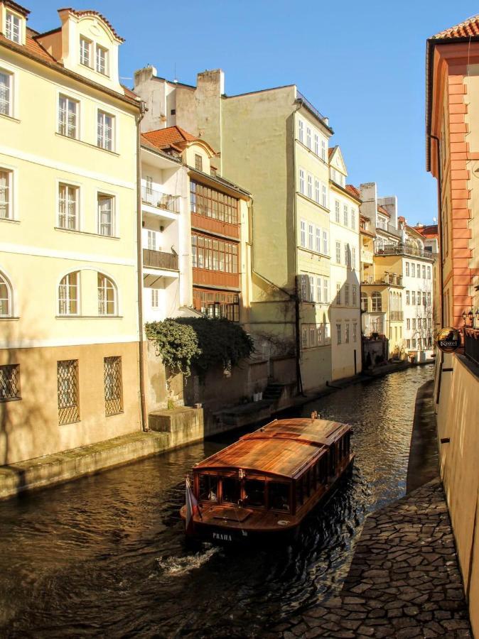Apartment Vltava Praag Buitenkant foto