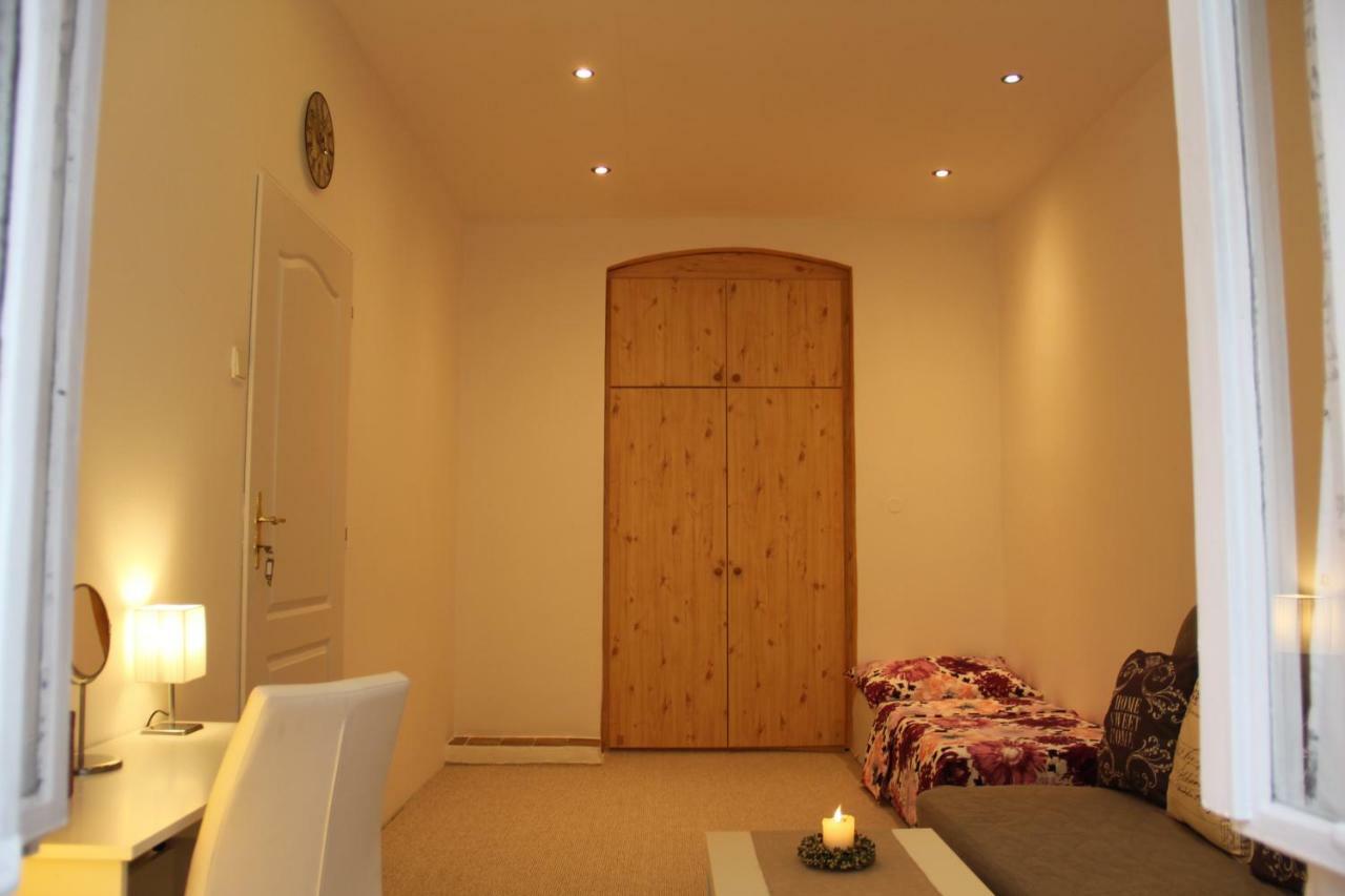 Apartment Vltava Praag Buitenkant foto