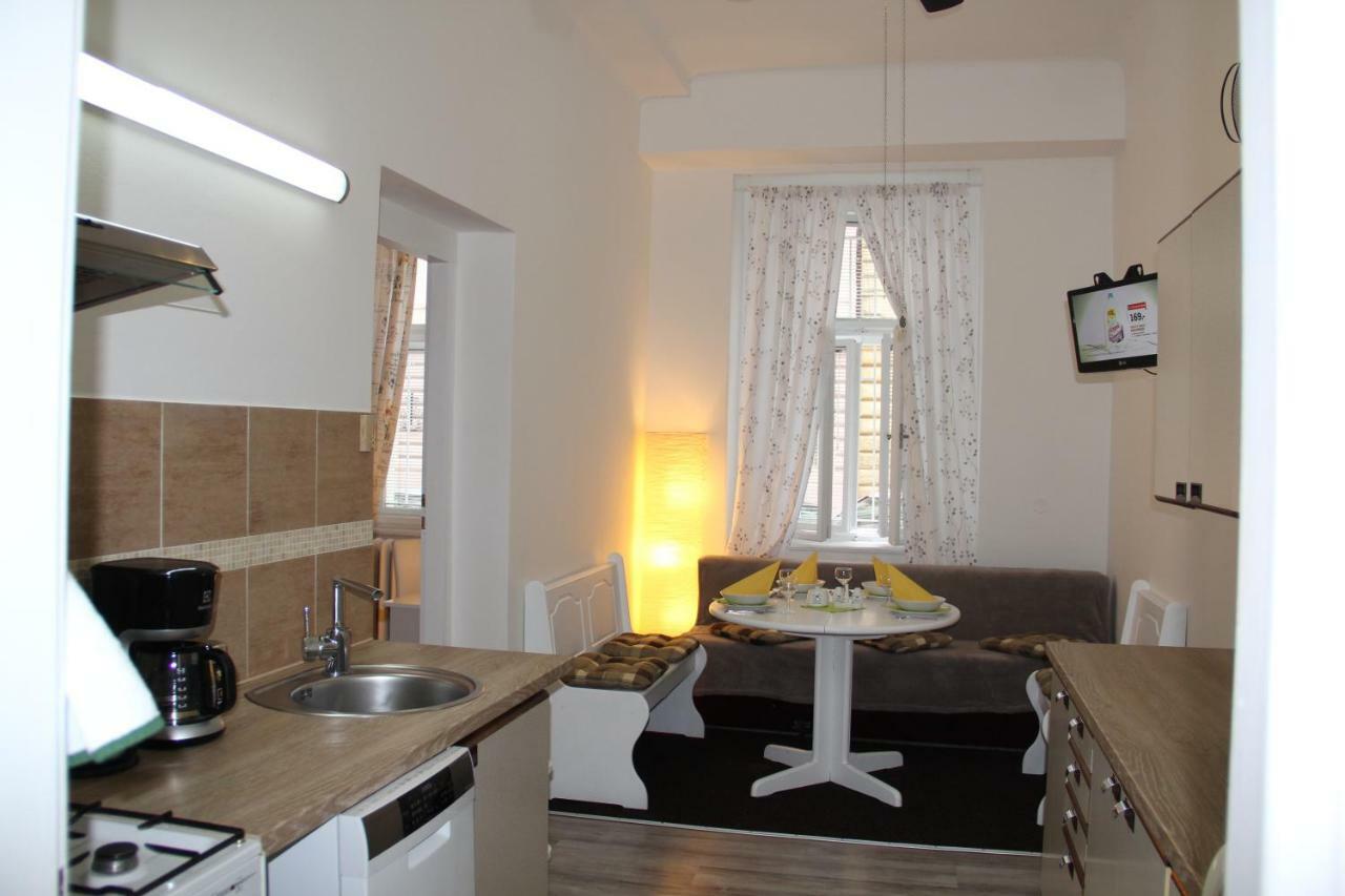 Apartment Vltava Praag Buitenkant foto
