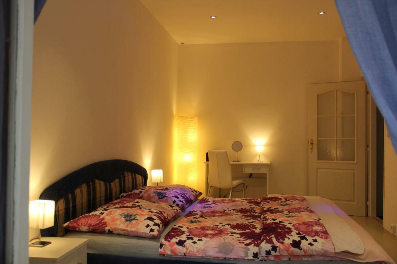 Apartment Vltava Praag Buitenkant foto