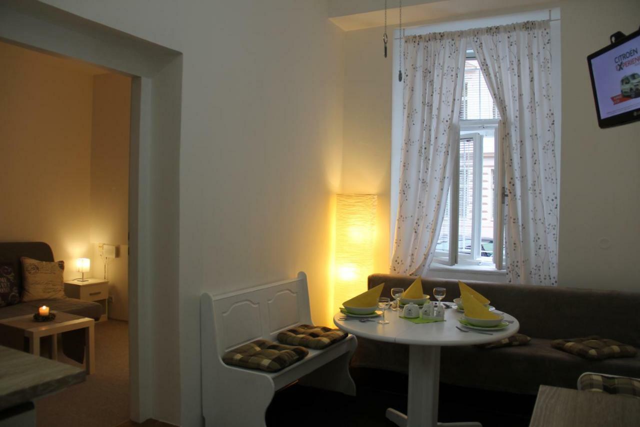 Apartment Vltava Praag Buitenkant foto