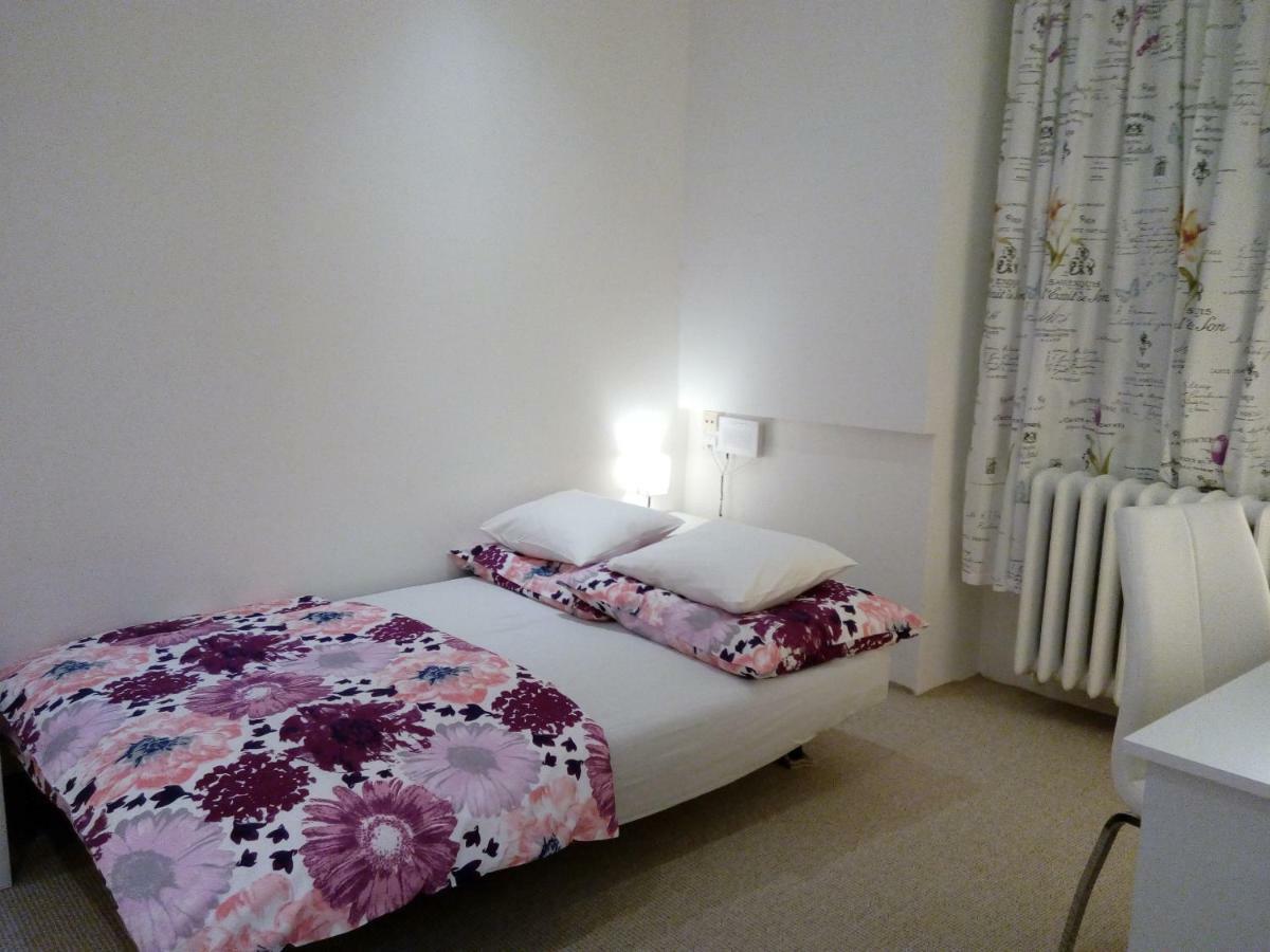 Apartment Vltava Praag Buitenkant foto