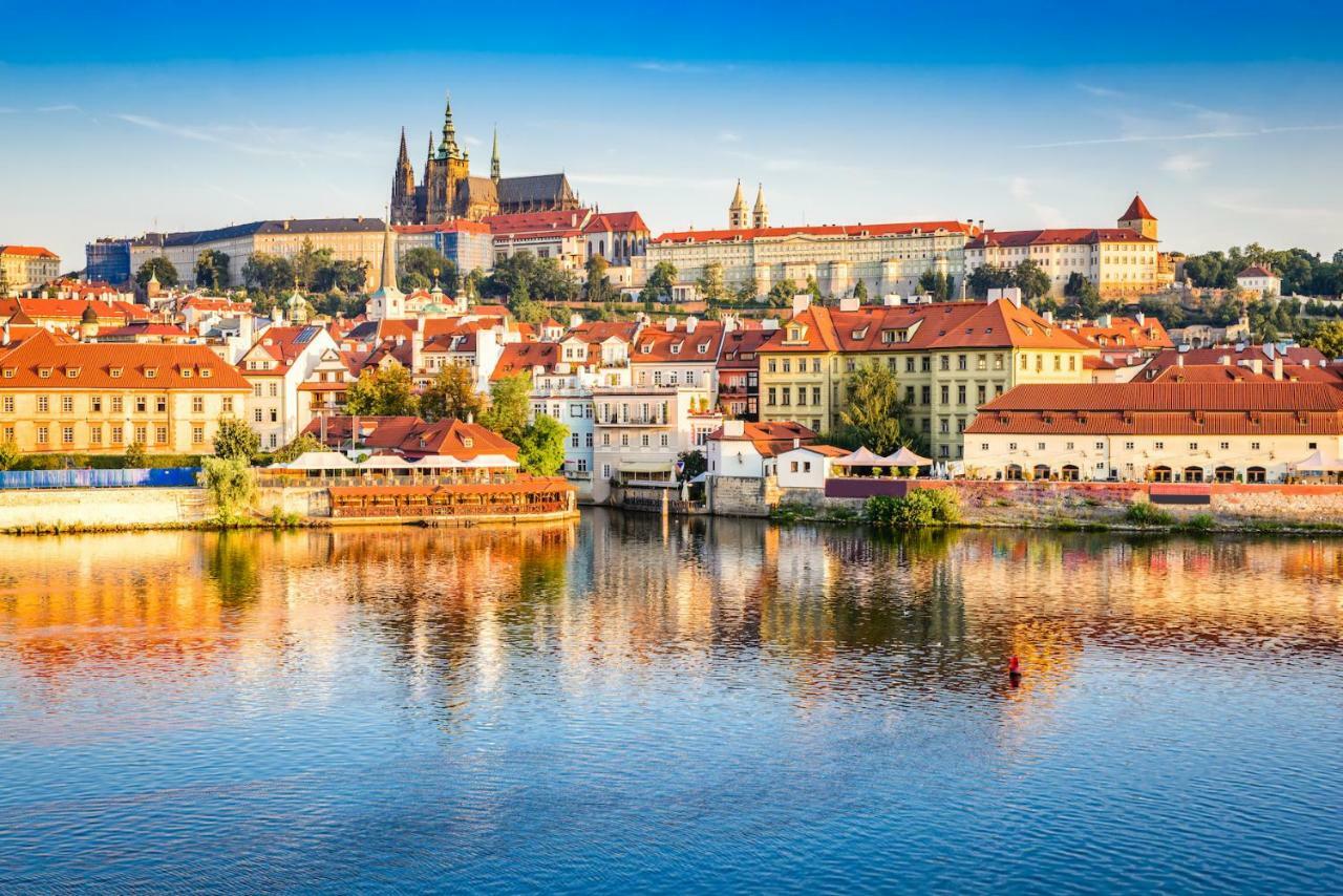 Apartment Vltava Praag Buitenkant foto